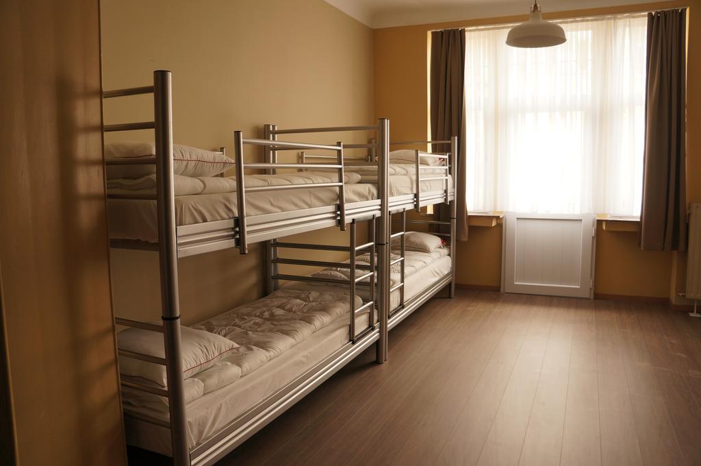 Es Hostel Saint-Gilles 外观 照片