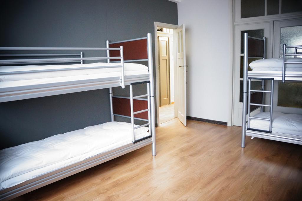 Es Hostel Saint-Gilles 外观 照片