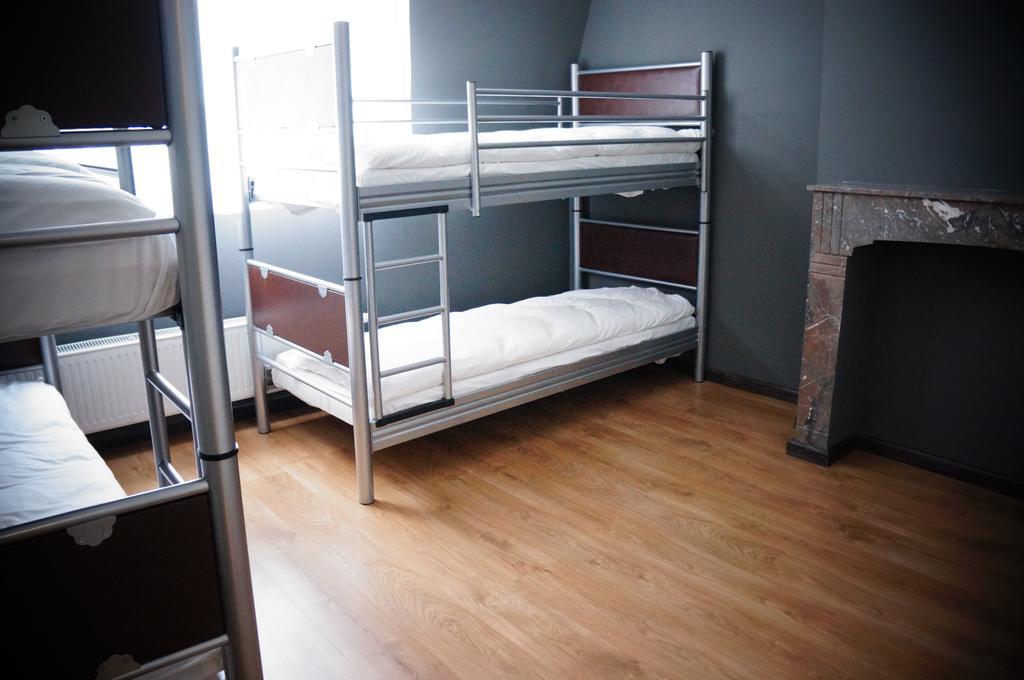 Es Hostel Saint-Gilles 外观 照片