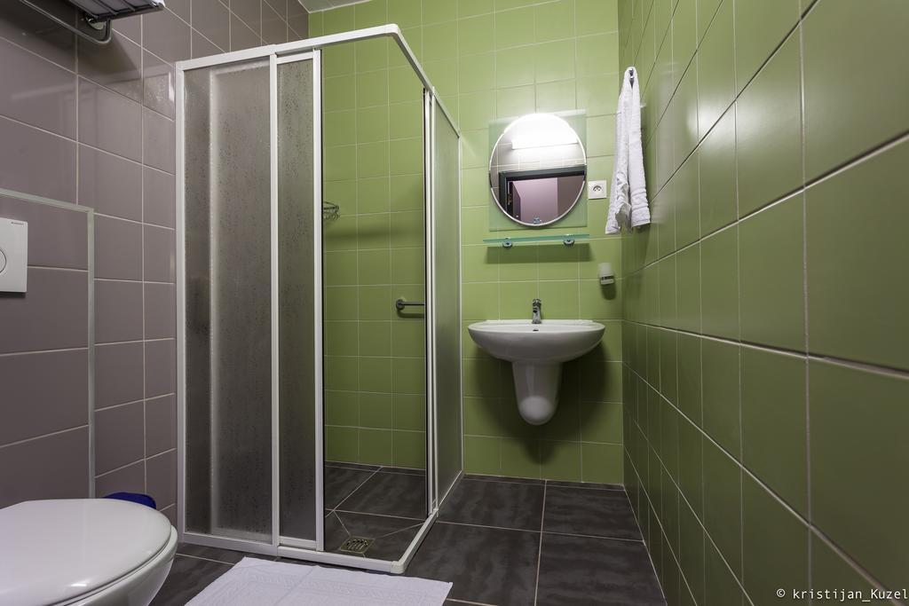 Es Hostel Saint-Gilles 外观 照片