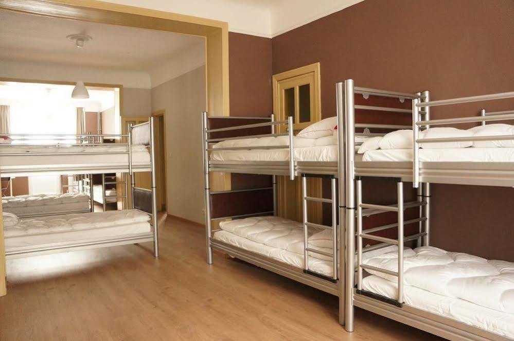 Es Hostel Saint-Gilles 外观 照片